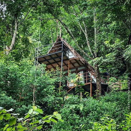Sunset Valley Kerala Pool Resort - Serene Natural Forest Cottage Stay In Idukki With Sunrise & Sunset Panoramas, Natural Streams & Tranquil Summer Evenings Pīrmed Buitenkant foto