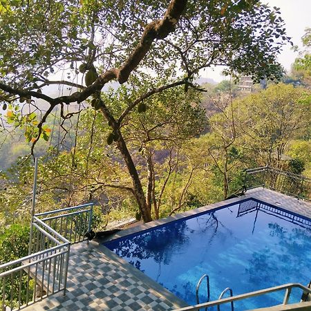 Sunset Valley Kerala Pool Resort - Serene Natural Forest Cottage Stay In Idukki With Sunrise & Sunset Panoramas, Natural Streams & Tranquil Summer Evenings Pīrmed Buitenkant foto