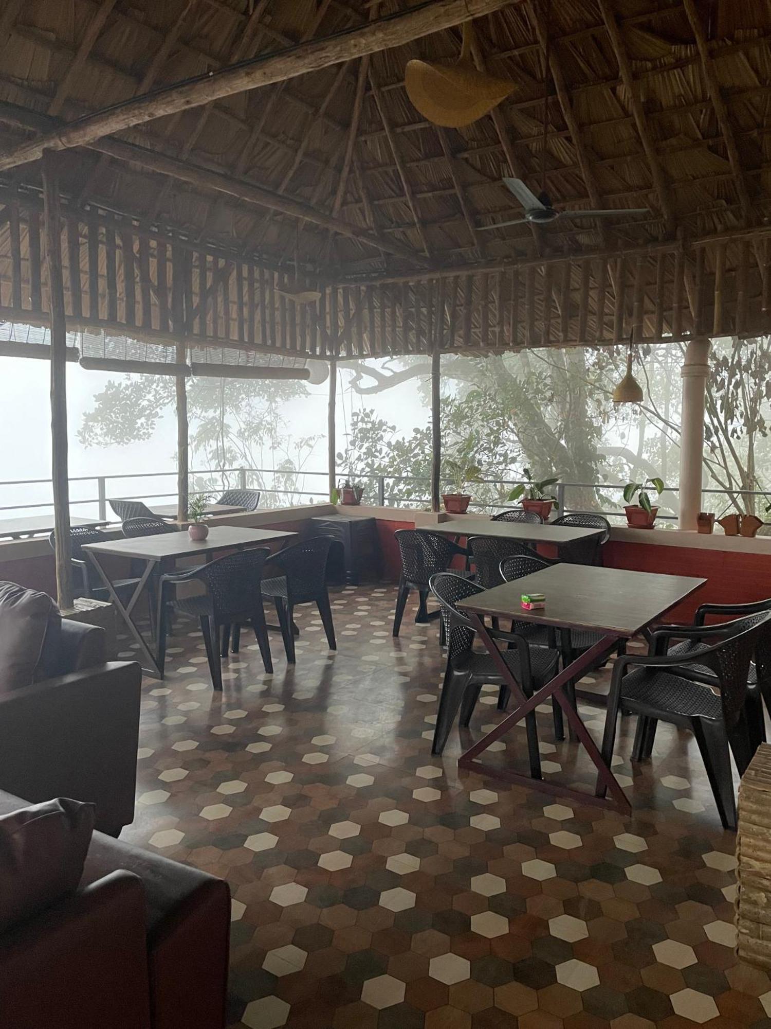 Sunset Valley Kerala Pool Resort - Serene Natural Forest Cottage Stay In Idukki With Sunrise & Sunset Panoramas, Natural Streams & Tranquil Summer Evenings Pīrmed Buitenkant foto