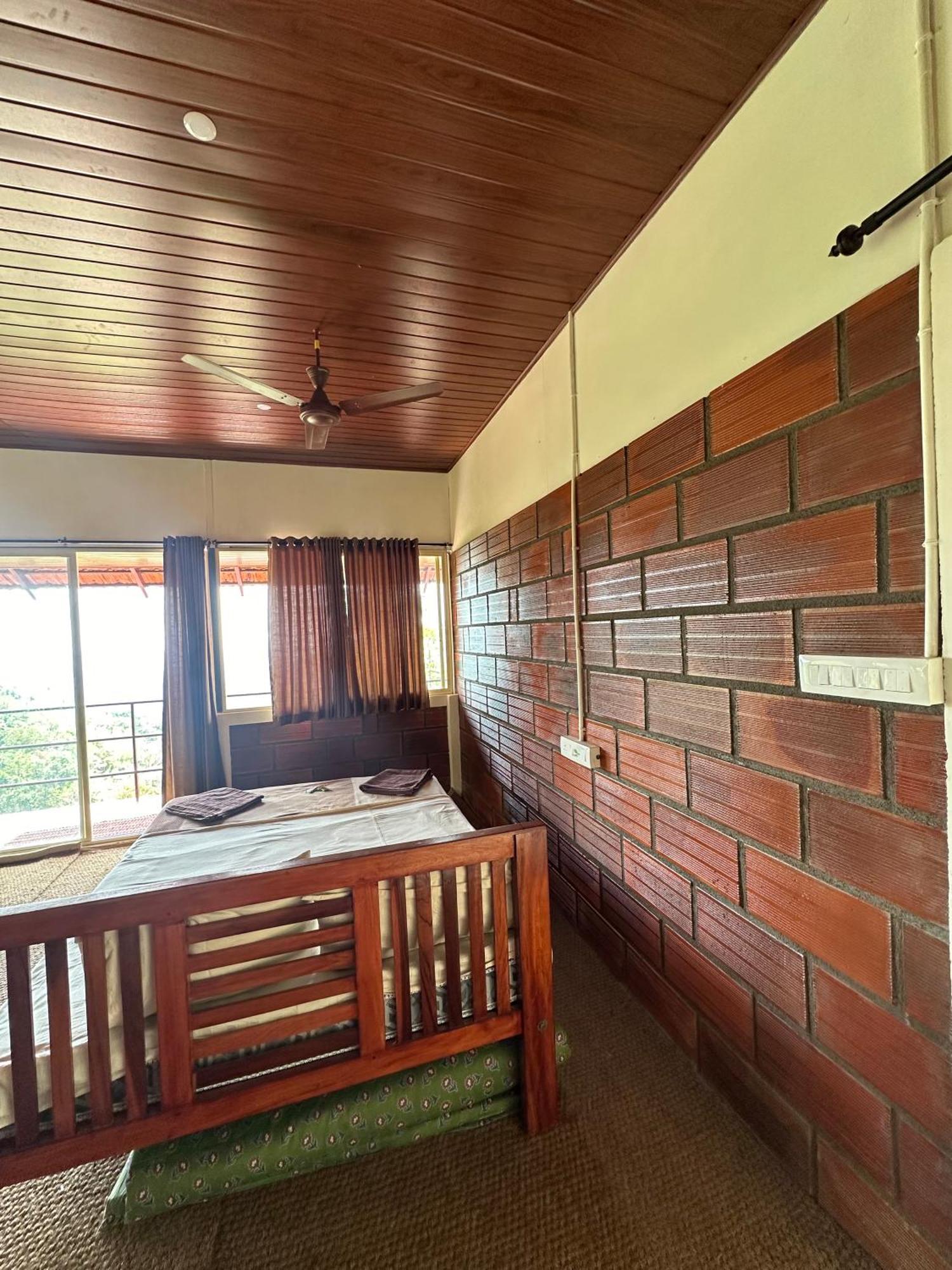 Sunset Valley Kerala Pool Resort - Serene Natural Forest Cottage Stay In Idukki With Sunrise & Sunset Panoramas, Natural Streams & Tranquil Summer Evenings Pīrmed Buitenkant foto