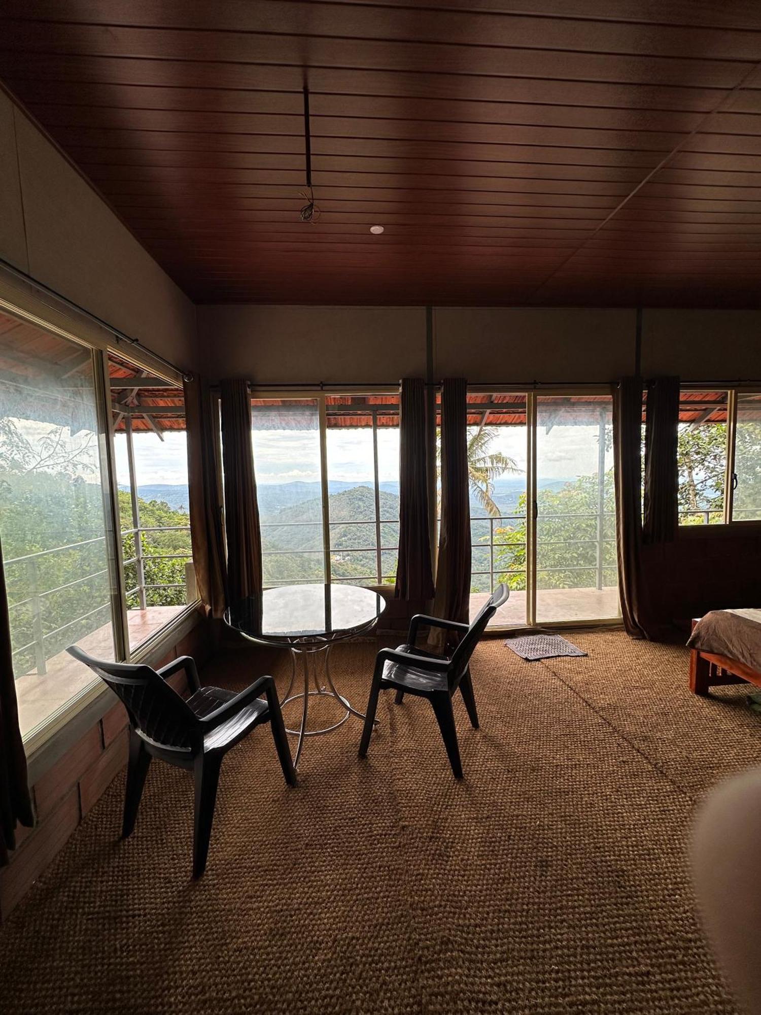 Sunset Valley Kerala Pool Resort - Serene Natural Forest Cottage Stay In Idukki With Sunrise & Sunset Panoramas, Natural Streams & Tranquil Summer Evenings Pīrmed Buitenkant foto