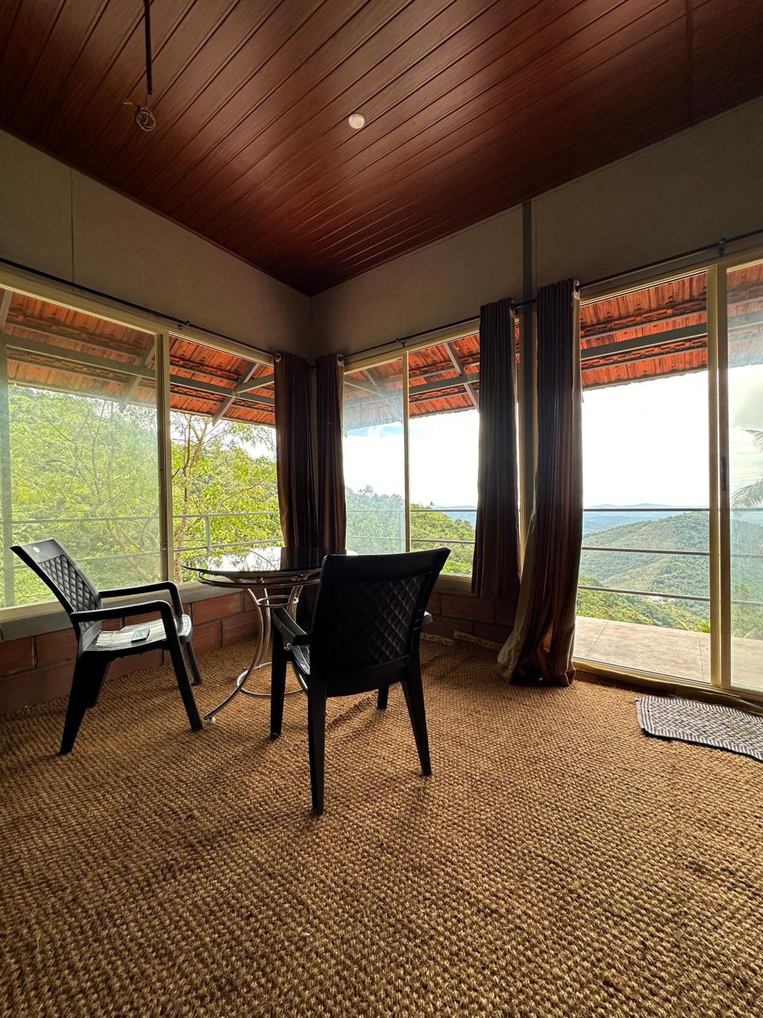 Sunset Valley Kerala Pool Resort - Serene Natural Forest Cottage Stay In Idukki With Sunrise & Sunset Panoramas, Natural Streams & Tranquil Summer Evenings Pīrmed Buitenkant foto