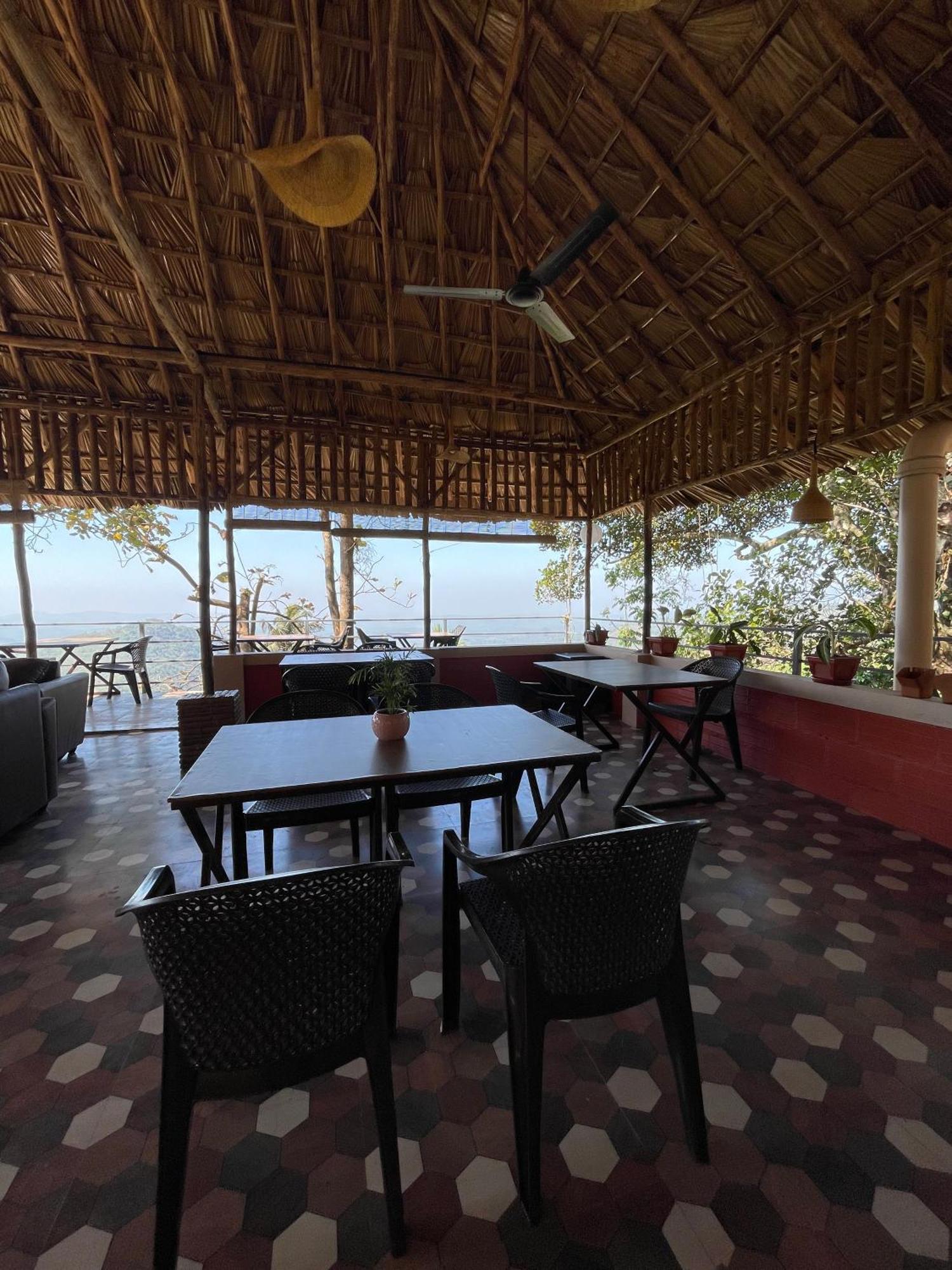 Sunset Valley Kerala Pool Resort - Serene Natural Forest Cottage Stay In Idukki With Sunrise & Sunset Panoramas, Natural Streams & Tranquil Summer Evenings Pīrmed Buitenkant foto