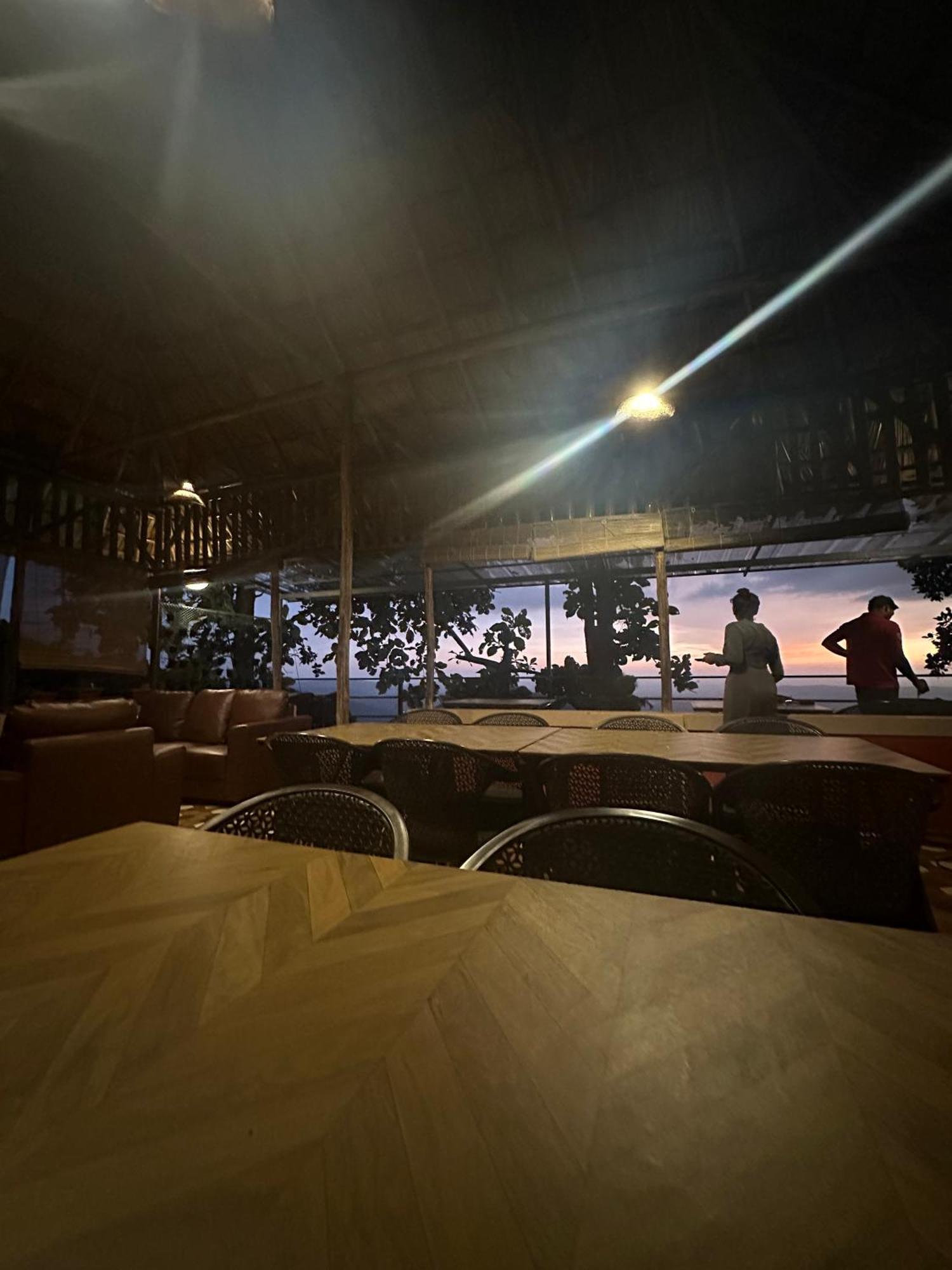Sunset Valley Kerala Pool Resort - Serene Natural Forest Cottage Stay In Idukki With Sunrise & Sunset Panoramas, Natural Streams & Tranquil Summer Evenings Pīrmed Buitenkant foto