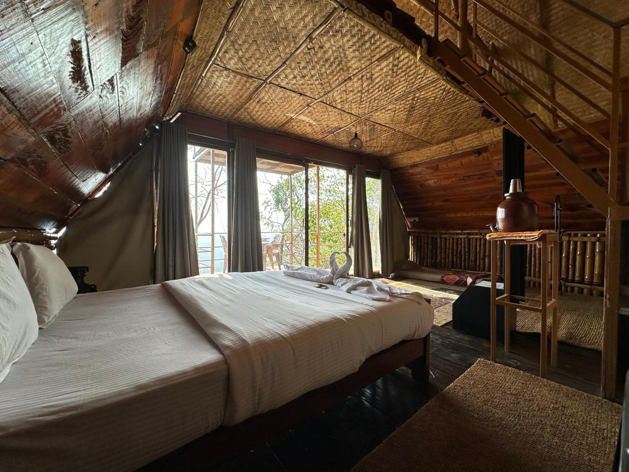 Sunset Valley Kerala Pool Resort - Serene Natural Forest Cottage Stay In Idukki With Sunrise & Sunset Panoramas, Natural Streams & Tranquil Summer Evenings Pīrmed Buitenkant foto