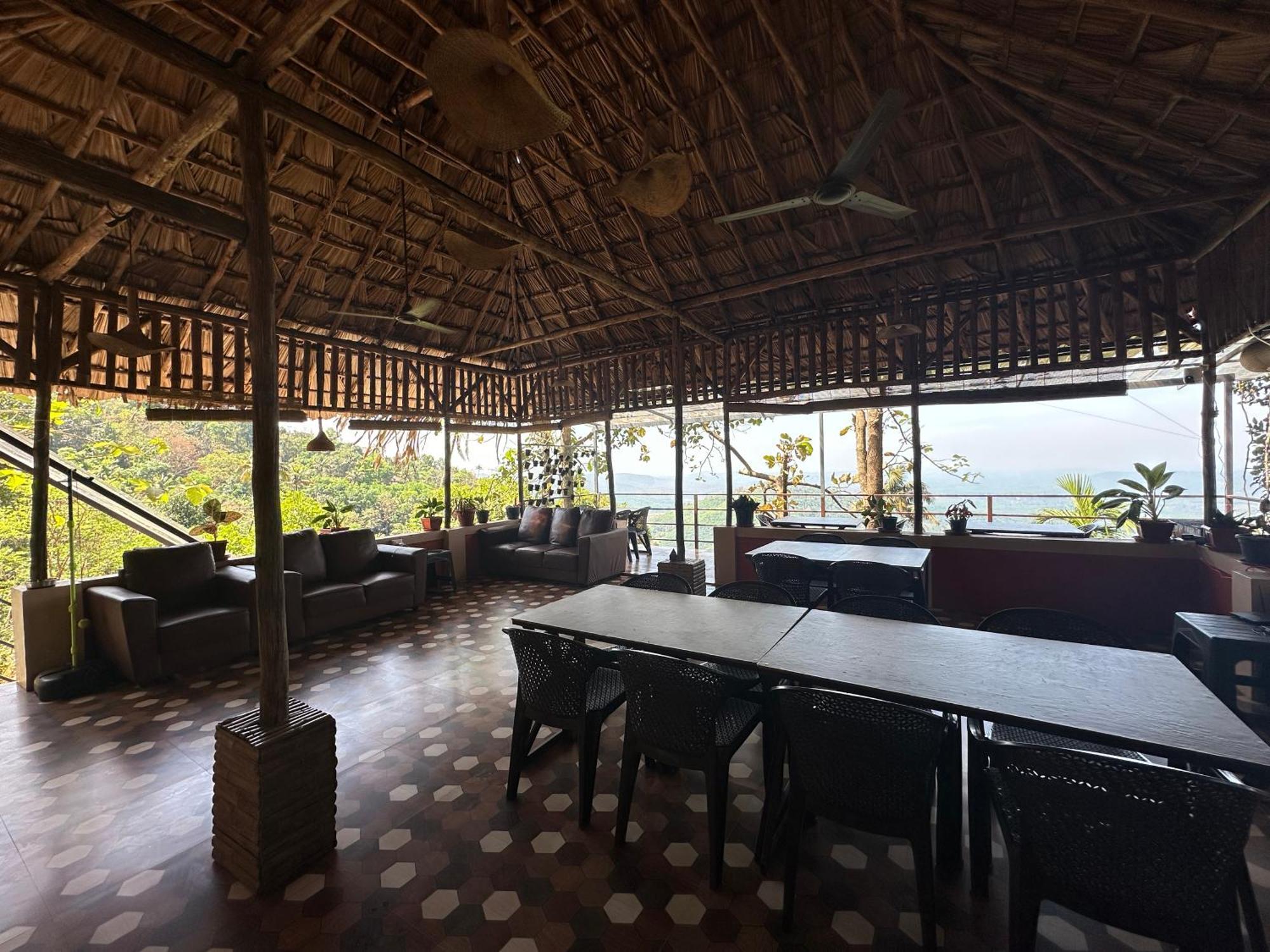 Sunset Valley Kerala Pool Resort - Serene Natural Forest Cottage Stay In Idukki With Sunrise & Sunset Panoramas, Natural Streams & Tranquil Summer Evenings Pīrmed Buitenkant foto