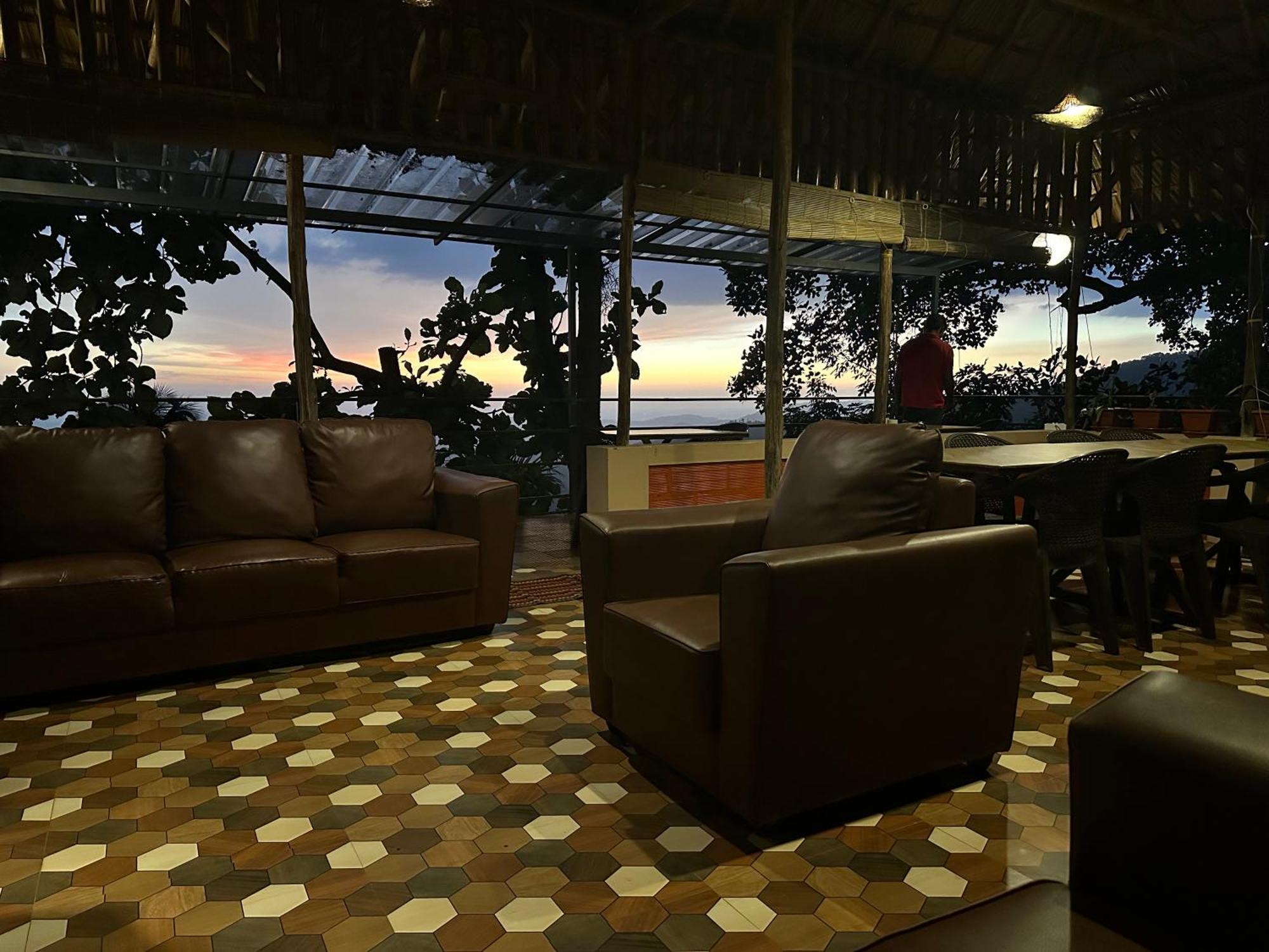 Sunset Valley Kerala Pool Resort - Serene Natural Forest Cottage Stay In Idukki With Sunrise & Sunset Panoramas, Natural Streams & Tranquil Summer Evenings Pīrmed Buitenkant foto