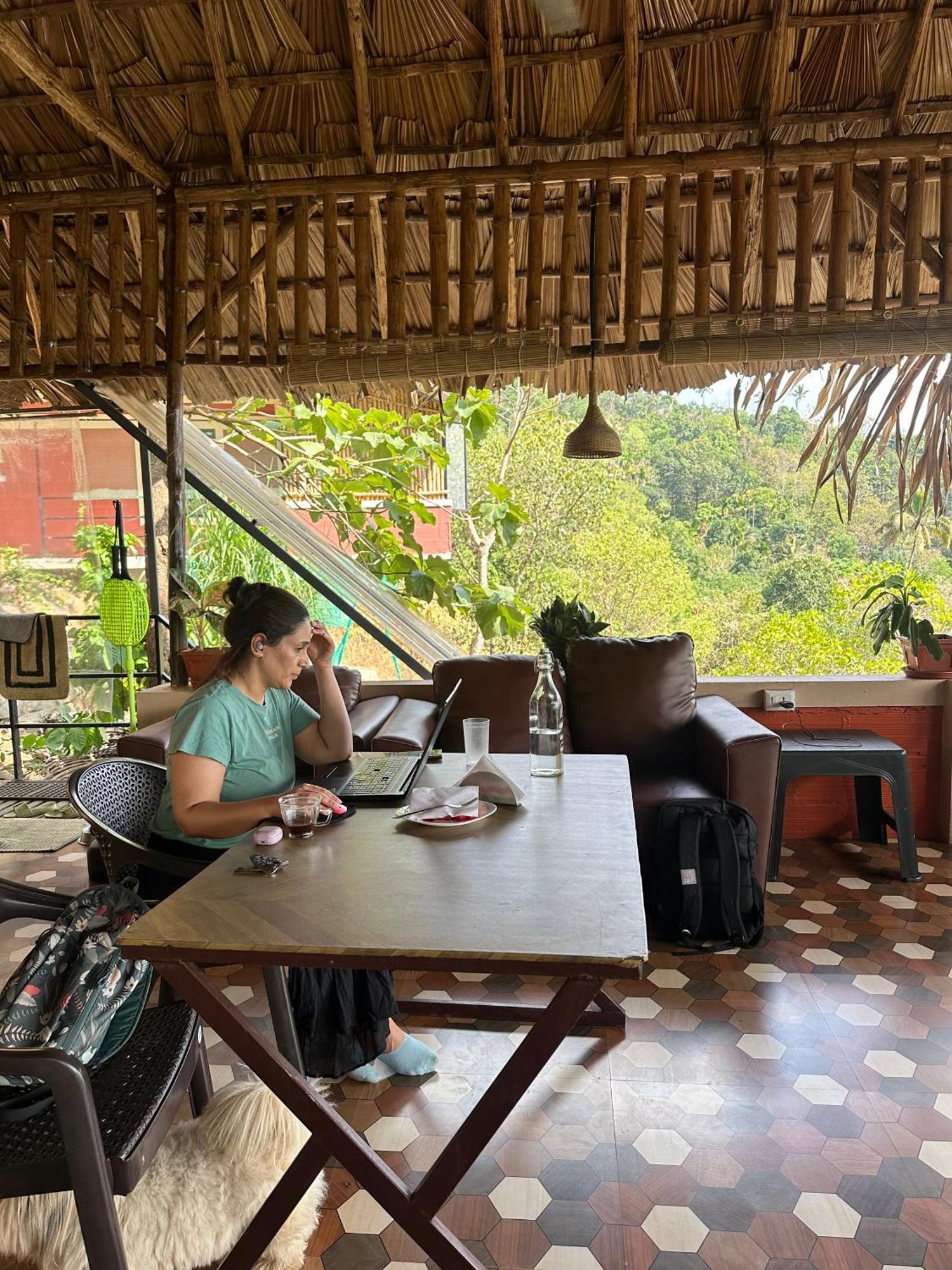 Sunset Valley Kerala Pool Resort - Serene Natural Forest Cottage Stay In Idukki With Sunrise & Sunset Panoramas, Natural Streams & Tranquil Summer Evenings Pīrmed Buitenkant foto