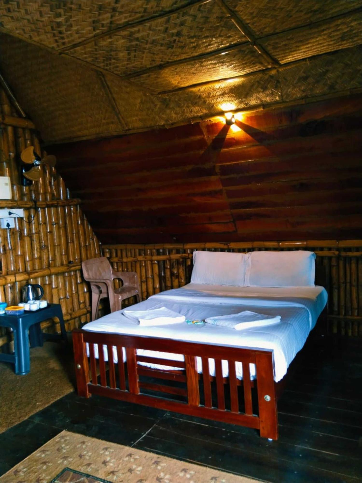 Sunset Valley Kerala Pool Resort - Serene Natural Forest Cottage Stay In Idukki With Sunrise & Sunset Panoramas, Natural Streams & Tranquil Summer Evenings Pīrmed Buitenkant foto