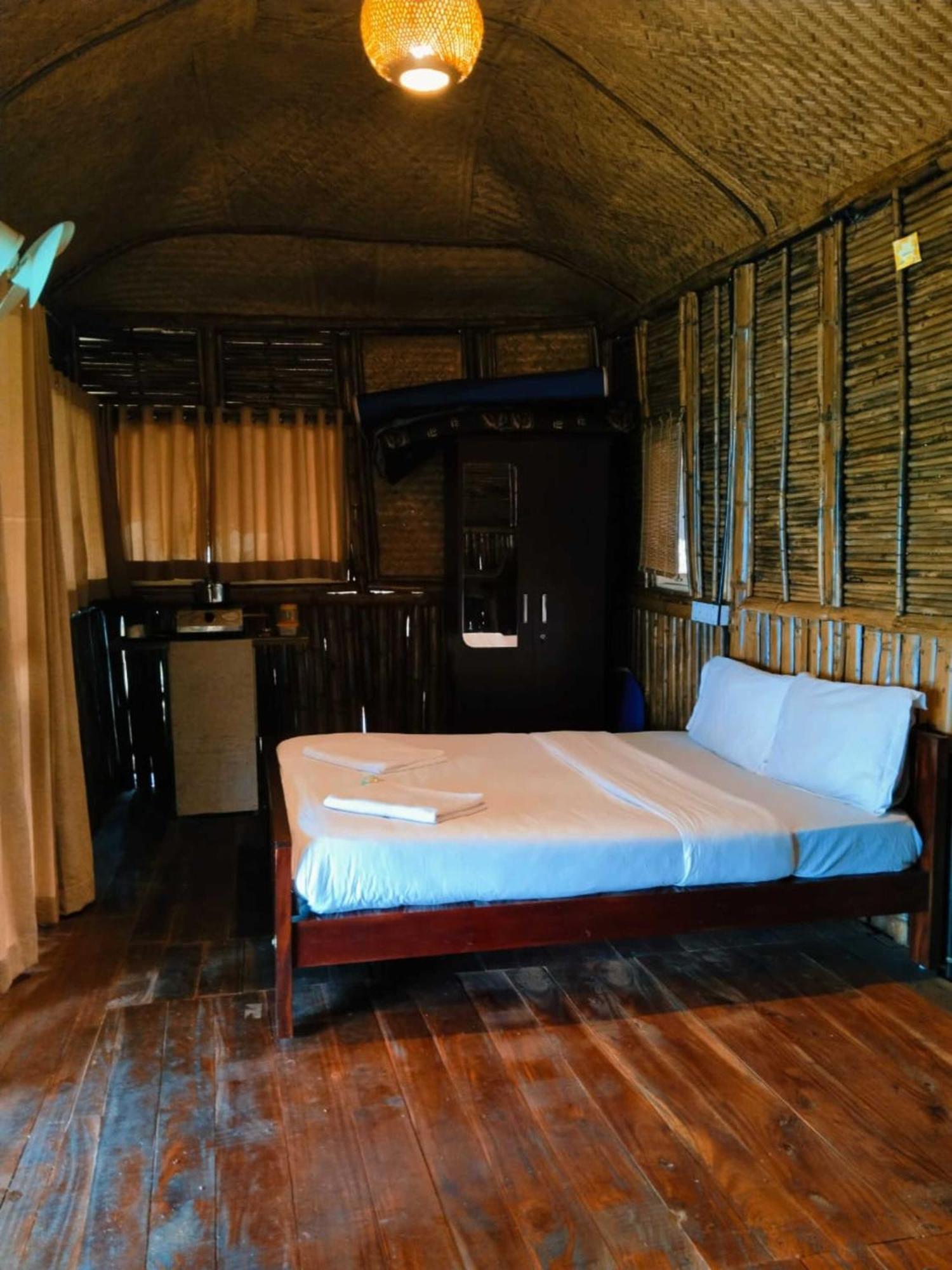 Sunset Valley Kerala Pool Resort - Serene Natural Forest Cottage Stay In Idukki With Sunrise & Sunset Panoramas, Natural Streams & Tranquil Summer Evenings Pīrmed Buitenkant foto