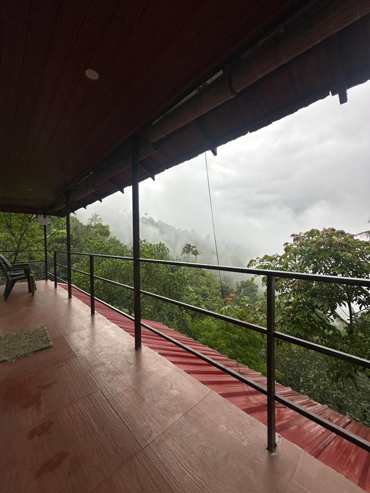 Sunset Valley Kerala Pool Resort - Serene Natural Forest Cottage Stay In Idukki With Sunrise & Sunset Panoramas, Natural Streams & Tranquil Summer Evenings Pīrmed Buitenkant foto