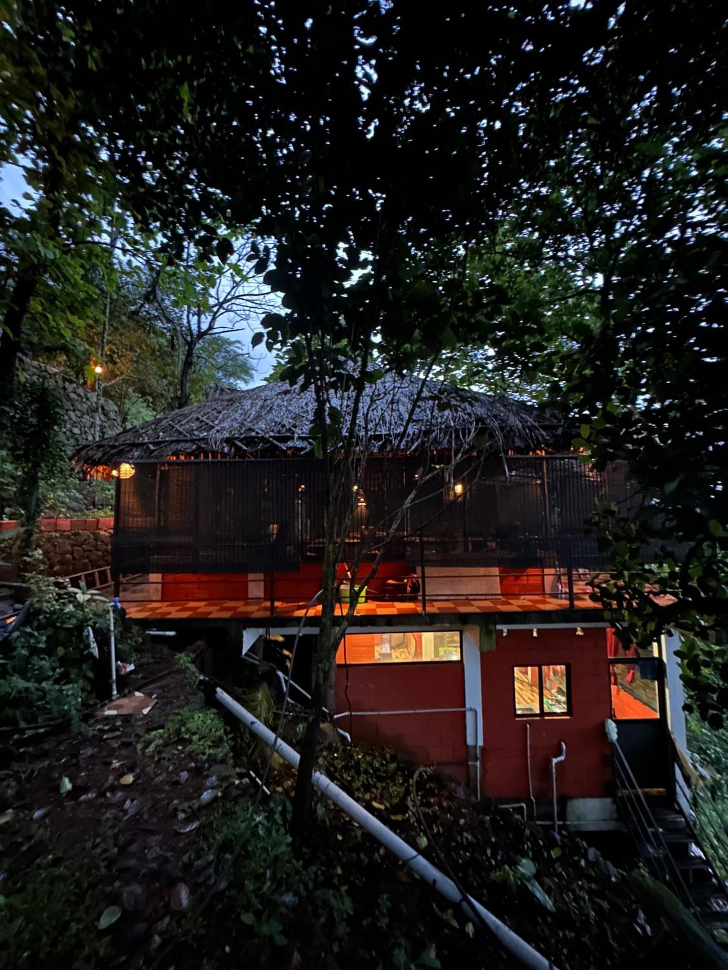 Sunset Valley Kerala Pool Resort - Serene Natural Forest Cottage Stay In Idukki With Sunrise & Sunset Panoramas, Natural Streams & Tranquil Summer Evenings Pīrmed Buitenkant foto