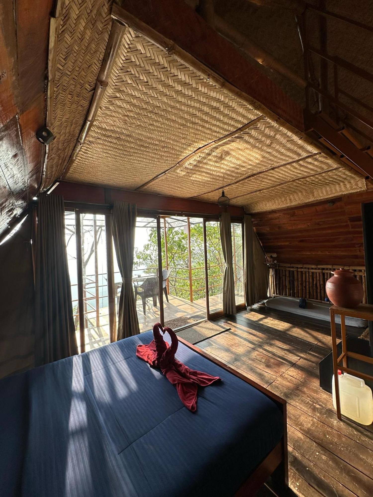 Sunset Valley Kerala Pool Resort - Serene Natural Forest Cottage Stay In Idukki With Sunrise & Sunset Panoramas, Natural Streams & Tranquil Summer Evenings Pīrmed Buitenkant foto