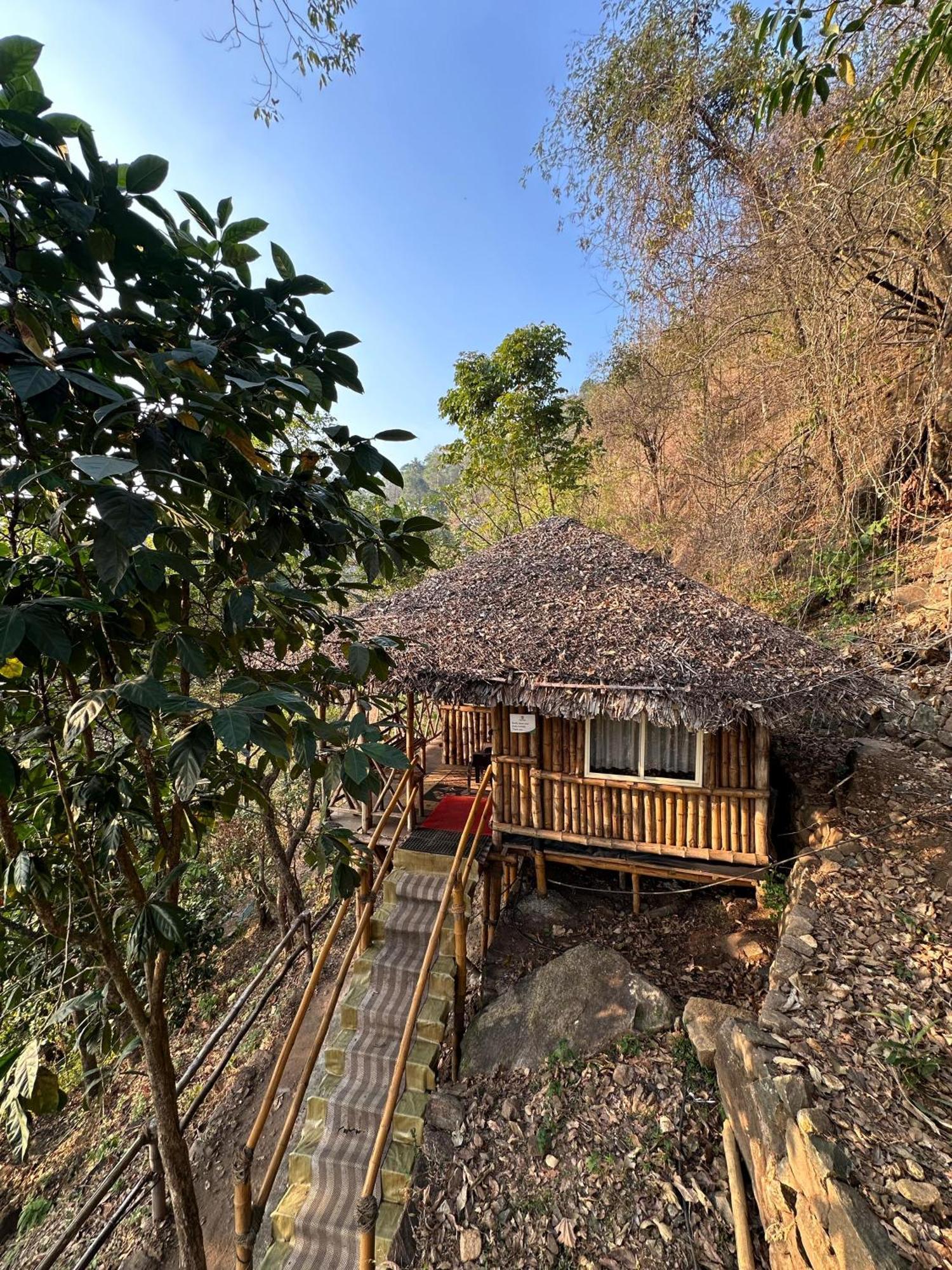 Sunset Valley Kerala Pool Resort - Serene Natural Forest Cottage Stay In Idukki With Sunrise & Sunset Panoramas, Natural Streams & Tranquil Summer Evenings Pīrmed Buitenkant foto
