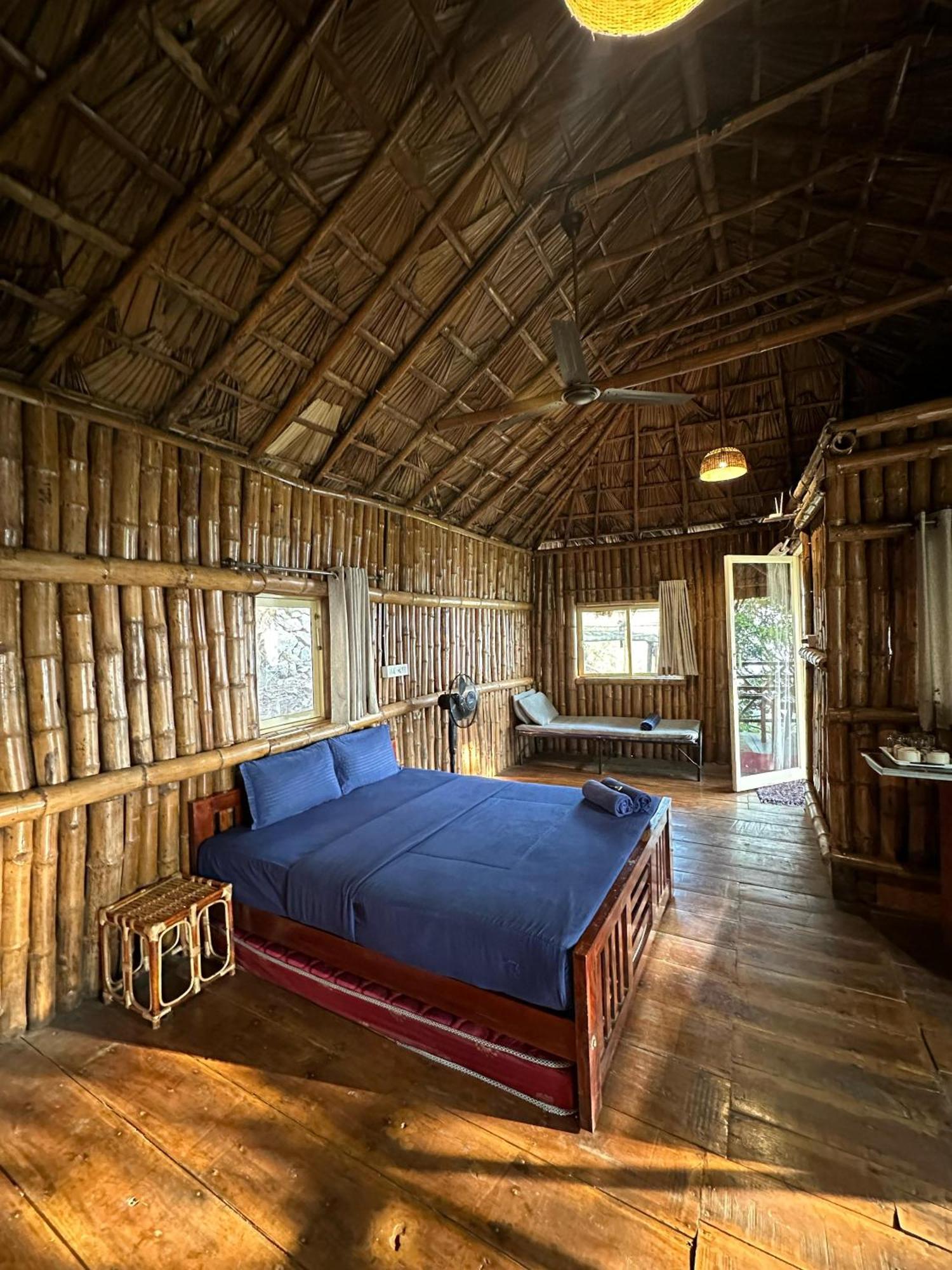 Sunset Valley Kerala Pool Resort - Serene Natural Forest Cottage Stay In Idukki With Sunrise & Sunset Panoramas, Natural Streams & Tranquil Summer Evenings Pīrmed Buitenkant foto