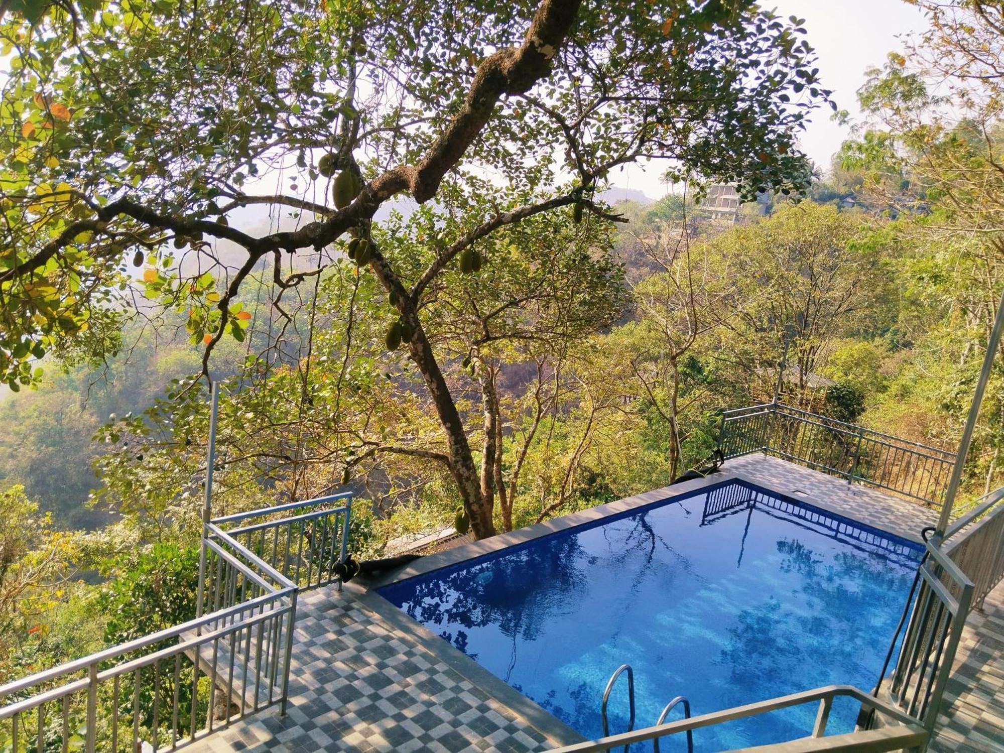 Sunset Valley Kerala Pool Resort - Serene Natural Forest Cottage Stay In Idukki With Sunrise & Sunset Panoramas, Natural Streams & Tranquil Summer Evenings Pīrmed Buitenkant foto