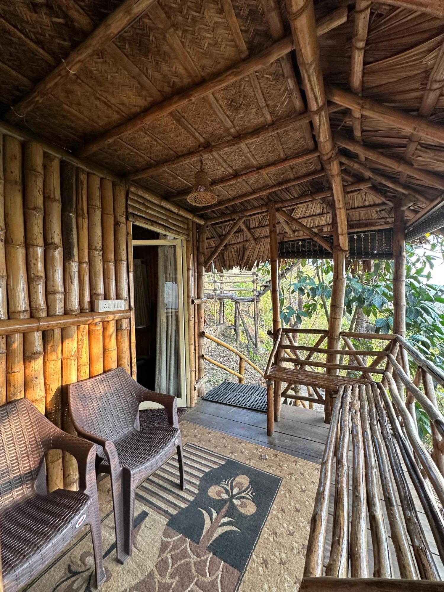 Sunset Valley Kerala Pool Resort - Serene Natural Forest Cottage Stay In Idukki With Sunrise & Sunset Panoramas, Natural Streams & Tranquil Summer Evenings Pīrmed Buitenkant foto