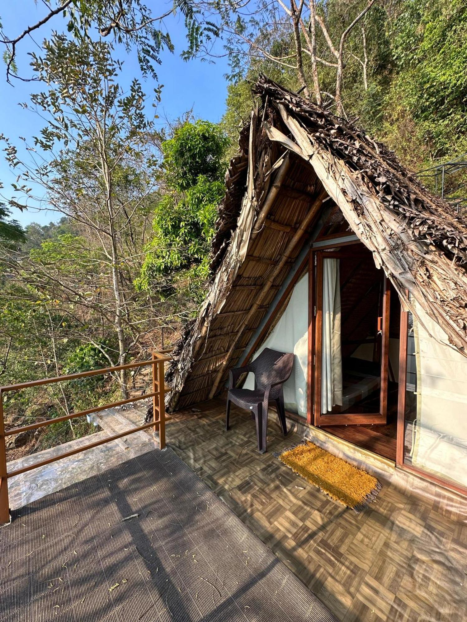 Sunset Valley Kerala Pool Resort - Serene Natural Forest Cottage Stay In Idukki With Sunrise & Sunset Panoramas, Natural Streams & Tranquil Summer Evenings Pīrmed Buitenkant foto