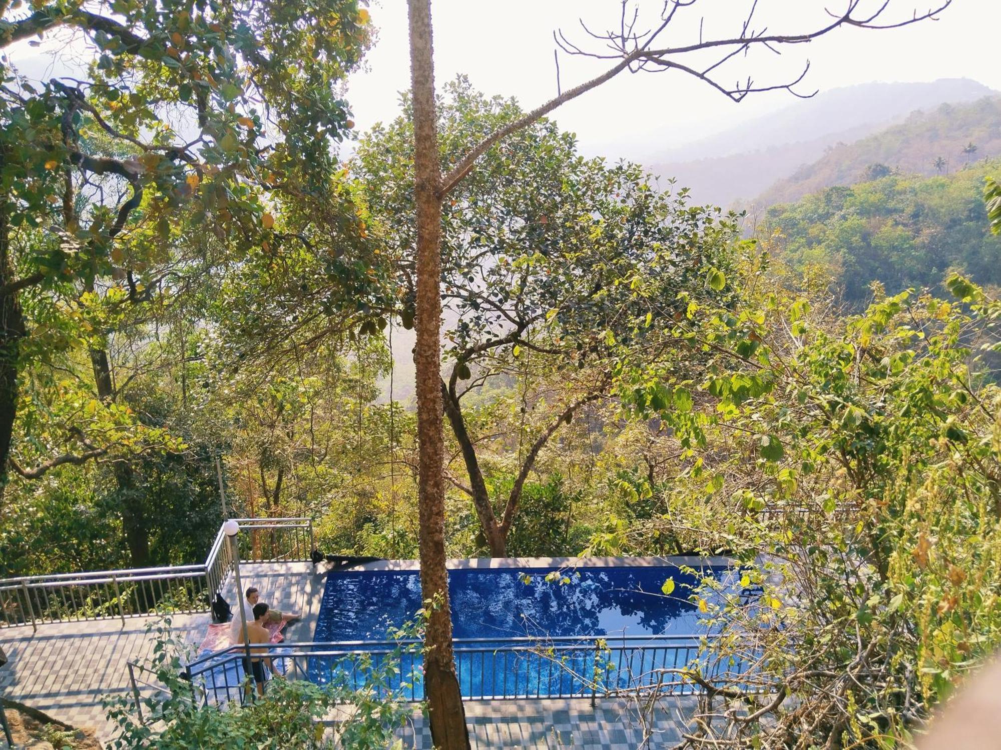 Sunset Valley Kerala Pool Resort - Serene Natural Forest Cottage Stay In Idukki With Sunrise & Sunset Panoramas, Natural Streams & Tranquil Summer Evenings Pīrmed Buitenkant foto