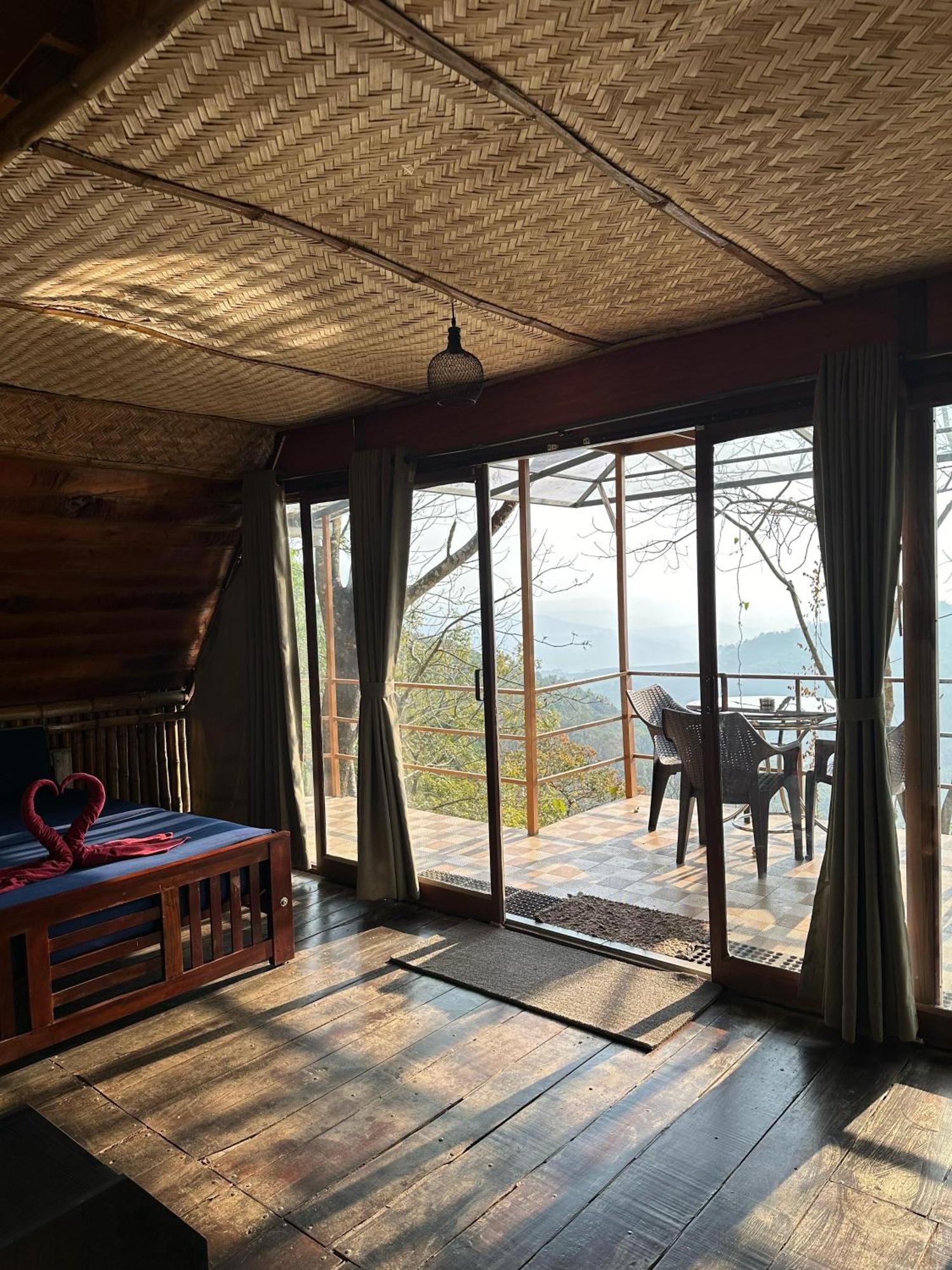 Sunset Valley Kerala Pool Resort - Serene Natural Forest Cottage Stay In Idukki With Sunrise & Sunset Panoramas, Natural Streams & Tranquil Summer Evenings Pīrmed Buitenkant foto