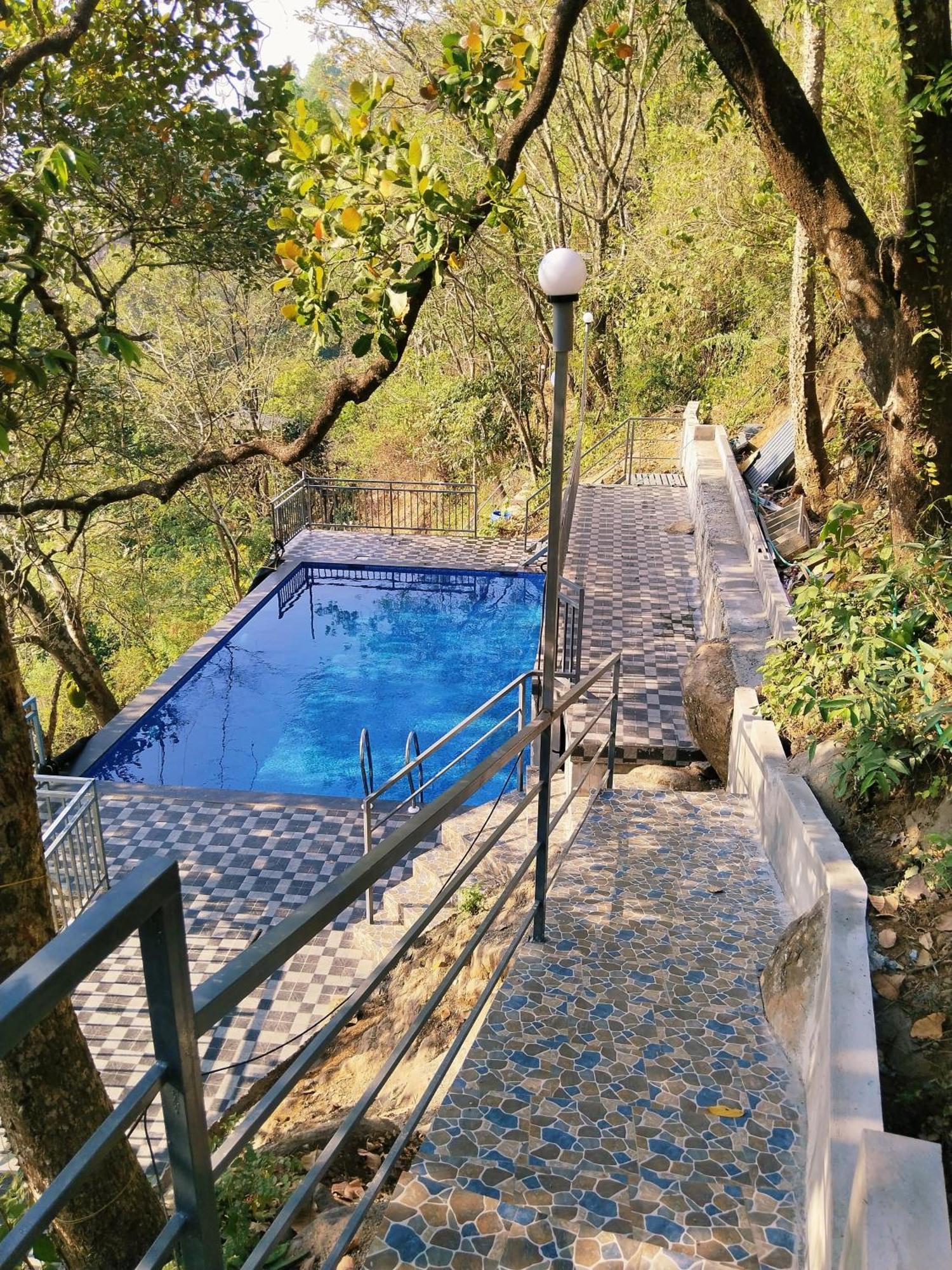 Sunset Valley Kerala Pool Resort - Serene Natural Forest Cottage Stay In Idukki With Sunrise & Sunset Panoramas, Natural Streams & Tranquil Summer Evenings Pīrmed Buitenkant foto