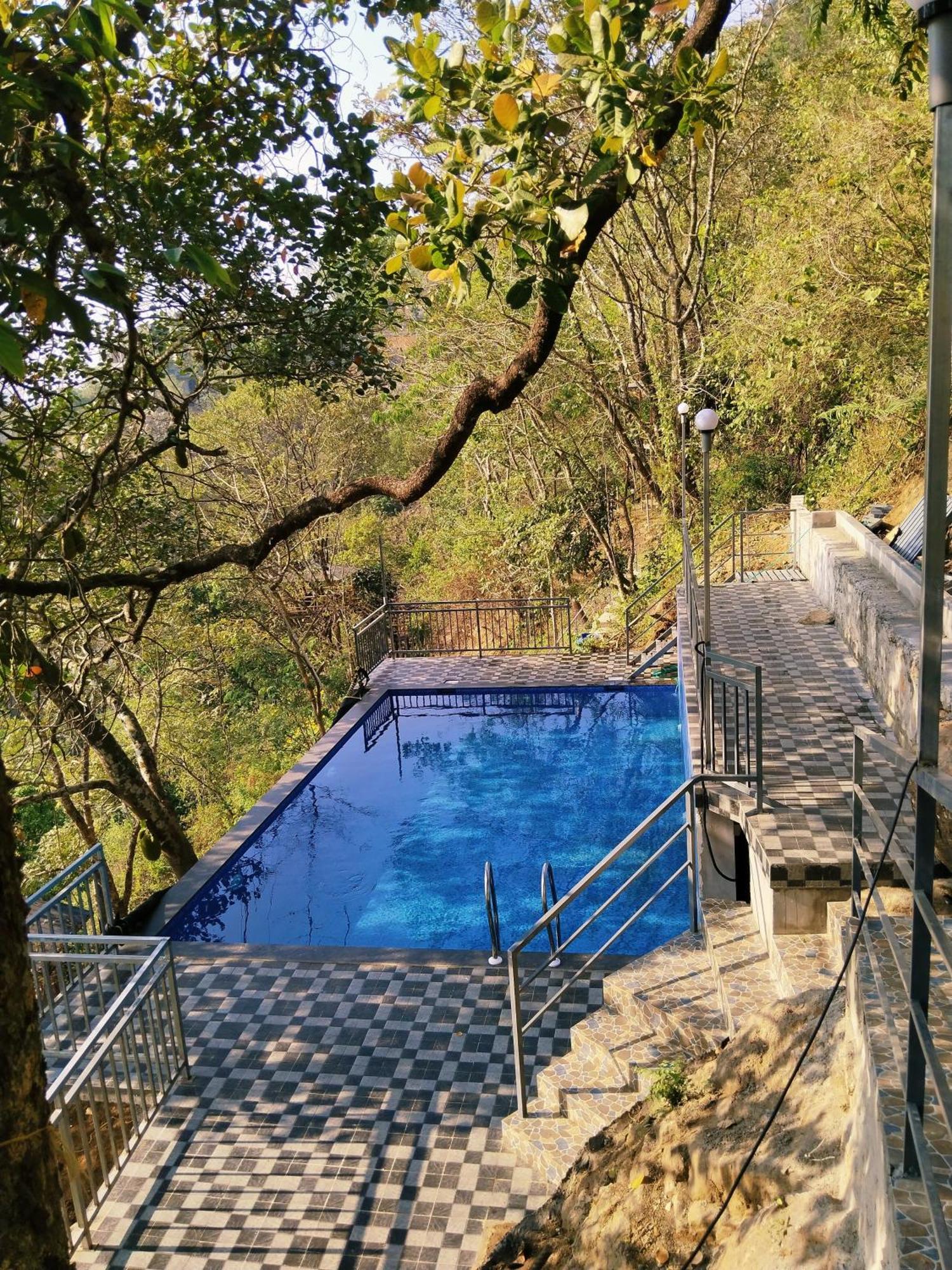 Sunset Valley Kerala Pool Resort - Serene Natural Forest Cottage Stay In Idukki With Sunrise & Sunset Panoramas, Natural Streams & Tranquil Summer Evenings Pīrmed Buitenkant foto