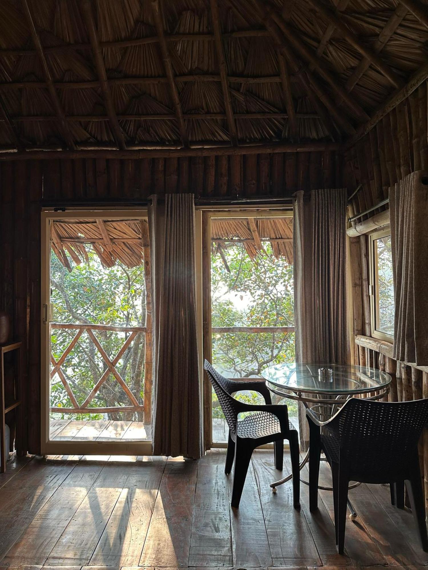 Sunset Valley Kerala Pool Resort - Serene Natural Forest Cottage Stay In Idukki With Sunrise & Sunset Panoramas, Natural Streams & Tranquil Summer Evenings Pīrmed Buitenkant foto