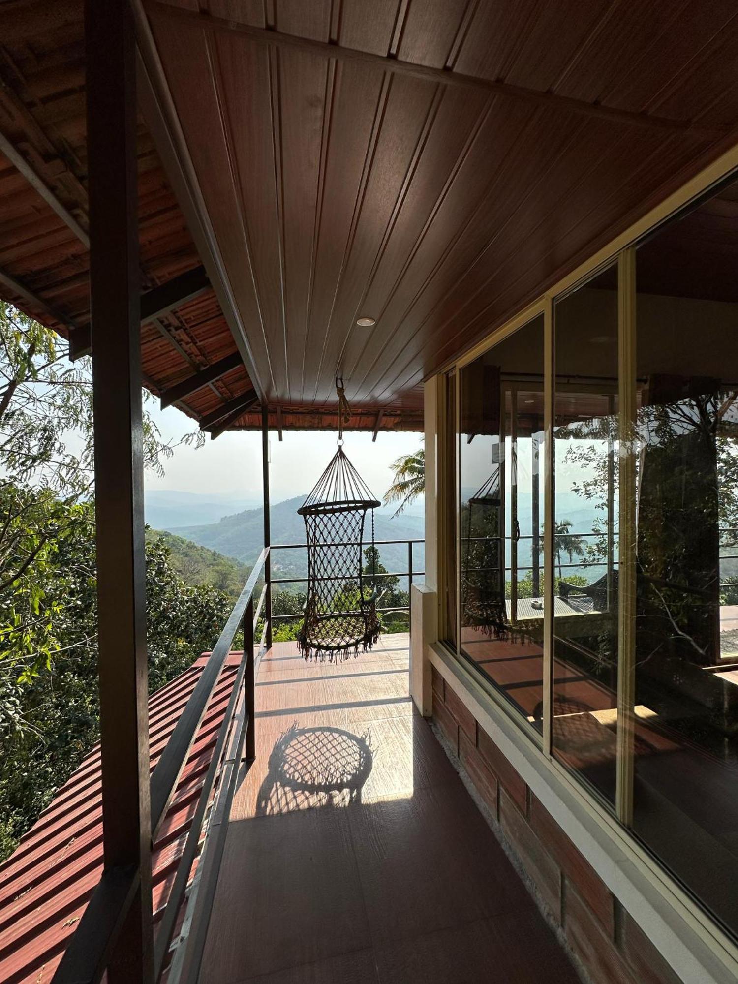 Sunset Valley Kerala Pool Resort - Serene Natural Forest Cottage Stay In Idukki With Sunrise & Sunset Panoramas, Natural Streams & Tranquil Summer Evenings Pīrmed Buitenkant foto