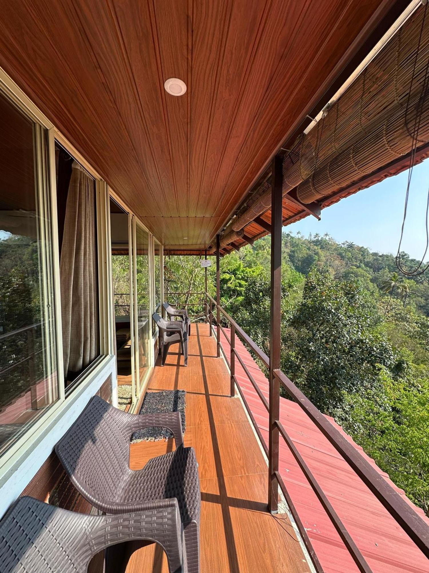 Sunset Valley Kerala Pool Resort - Serene Natural Forest Cottage Stay In Idukki With Sunrise & Sunset Panoramas, Natural Streams & Tranquil Summer Evenings Pīrmed Buitenkant foto