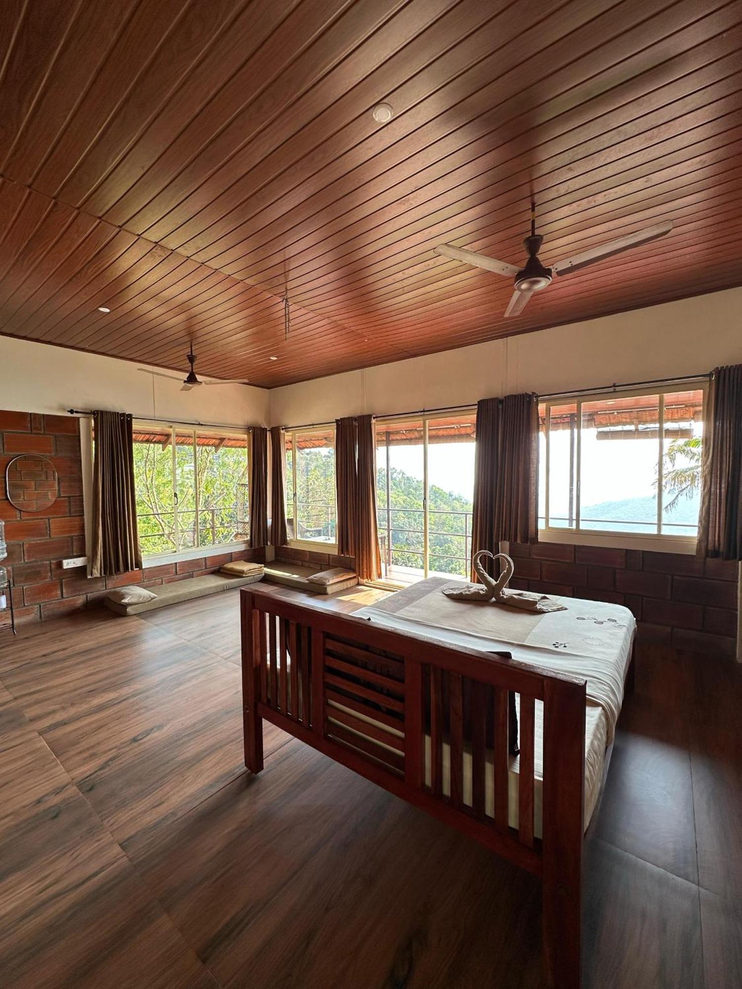 Sunset Valley Kerala Pool Resort - Serene Natural Forest Cottage Stay In Idukki With Sunrise & Sunset Panoramas, Natural Streams & Tranquil Summer Evenings Pīrmed Buitenkant foto