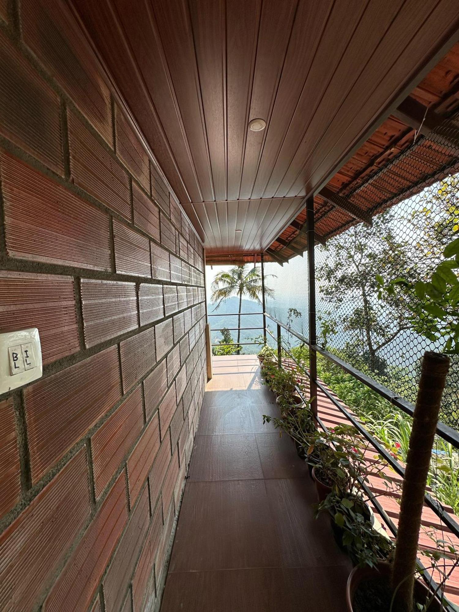Sunset Valley Kerala Pool Resort - Serene Natural Forest Cottage Stay In Idukki With Sunrise & Sunset Panoramas, Natural Streams & Tranquil Summer Evenings Pīrmed Buitenkant foto